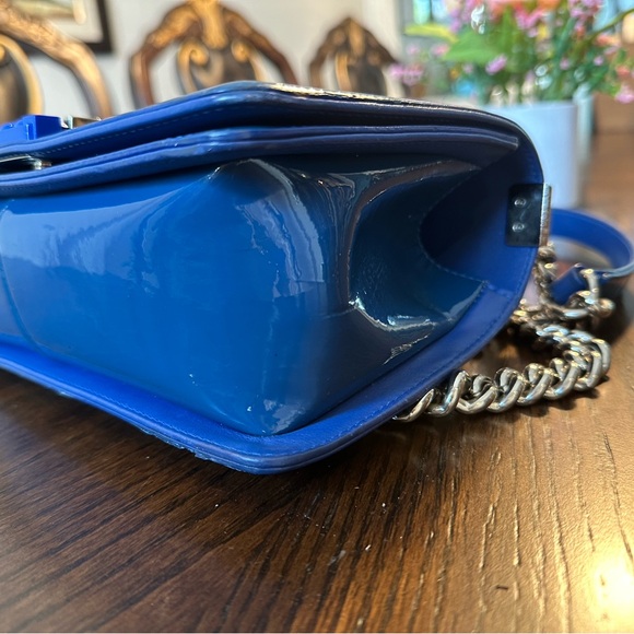 💗SOLD 💗 Patent Calfskin Quilted Medium Plexiglass Boy Flap Blue - Picture 5 of 13